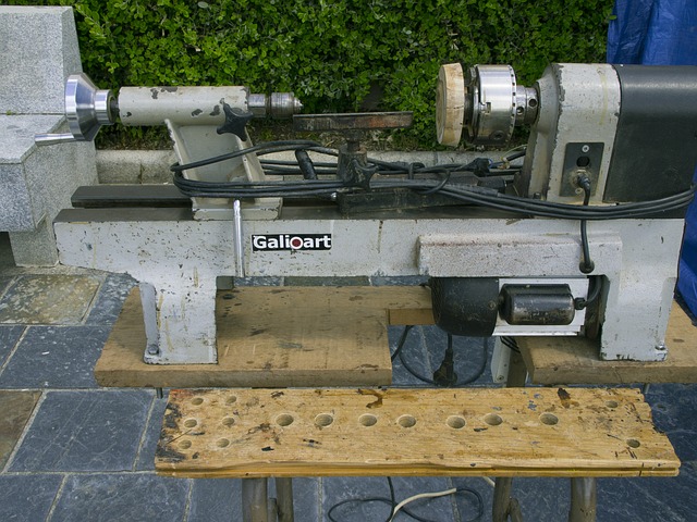 old-lathe-888345_640.jpg