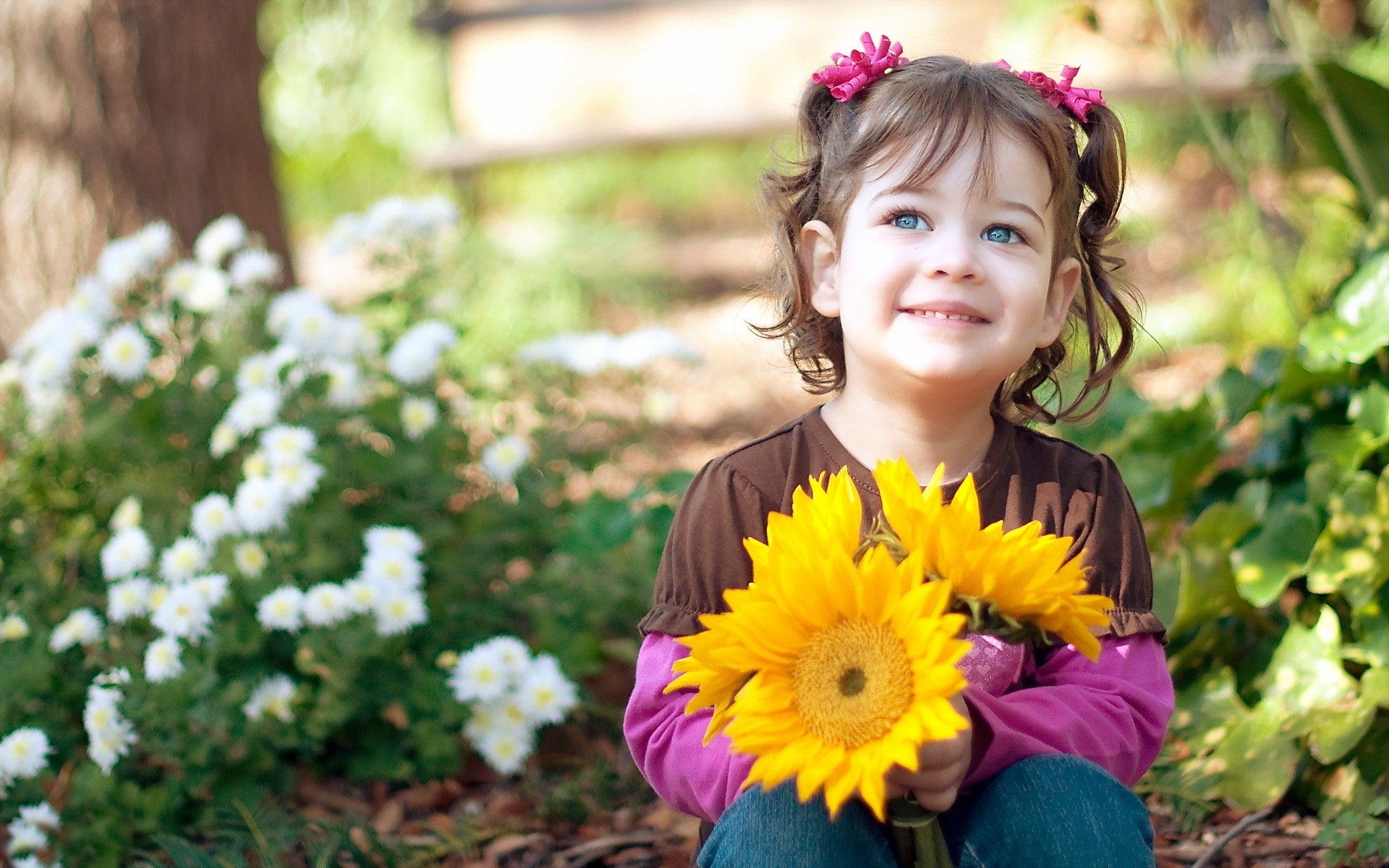 Child-Girl-with-Sunflowers-Images.jpg