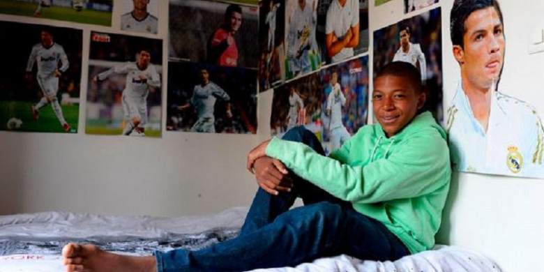 PAY-Kylian-Mbappe-At-Home.jpg