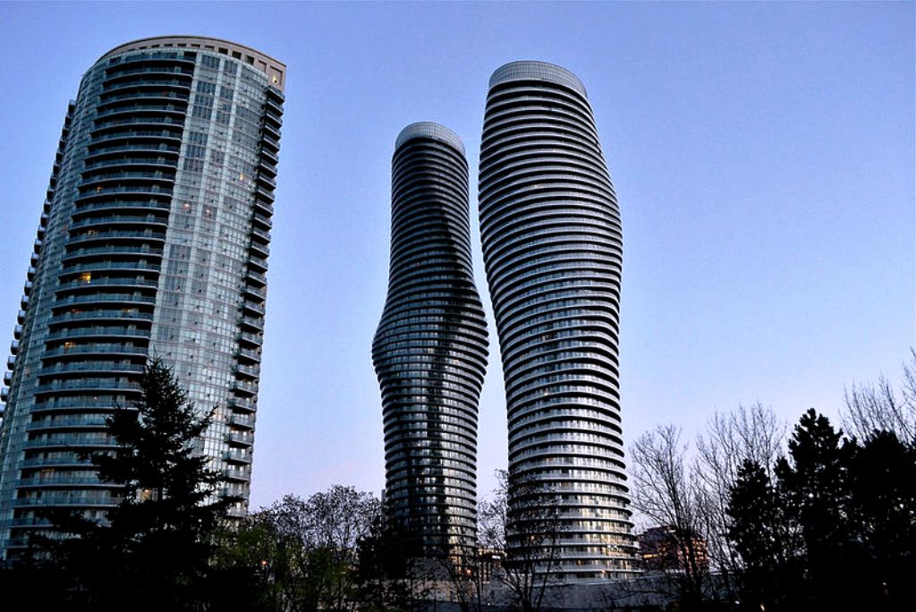 800px-Absolute_Towers_Mississauga_(suburban_Toronto)_Canada.jpg