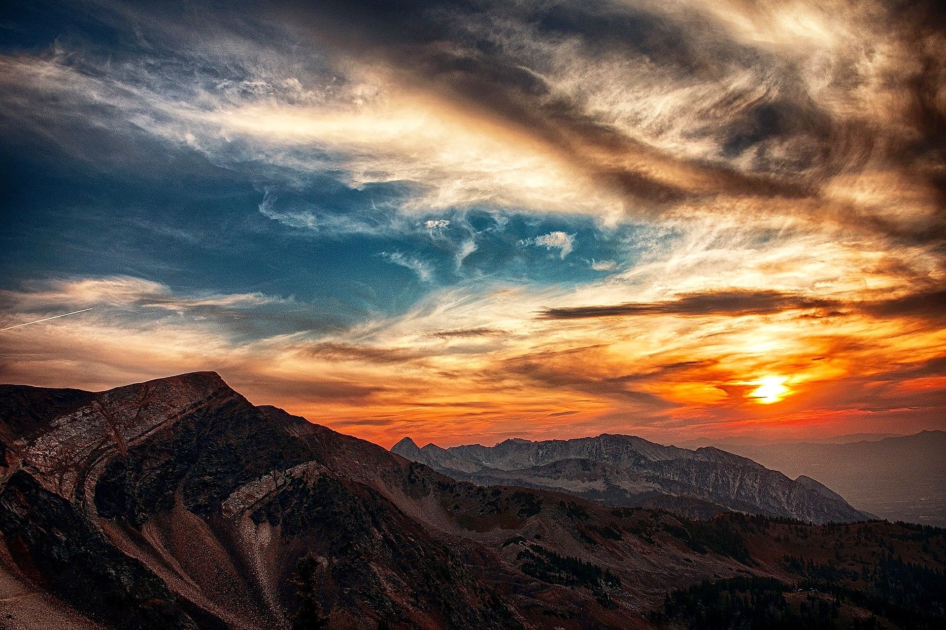 utah-mountains-blue-red-sky-clouds-freedomain.jpg