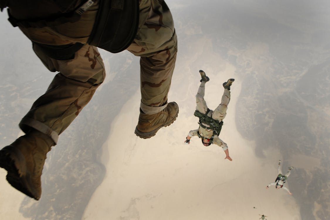 skydiving-jump-falling-parachuting-38523.jpeg