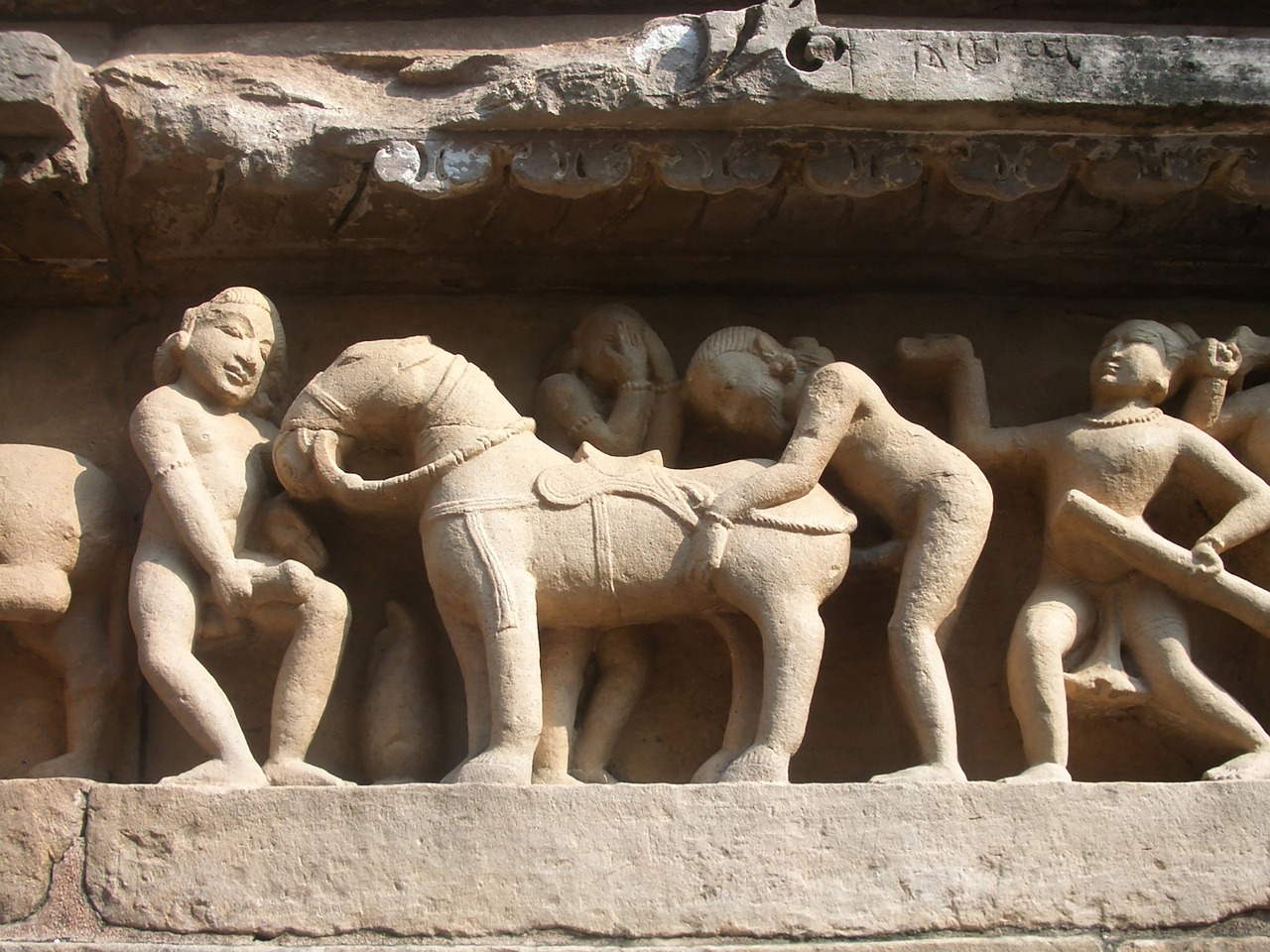 khajuraho-882341_1280.jpg