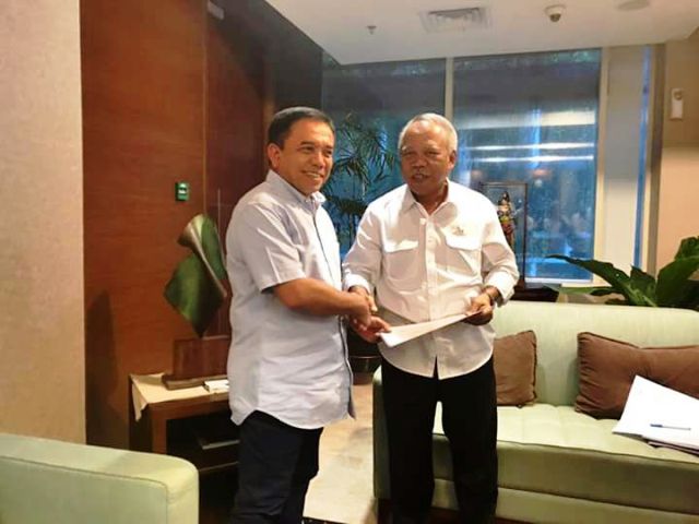 Gubernur Irwandi dan Menteri PUPR 1.jpg