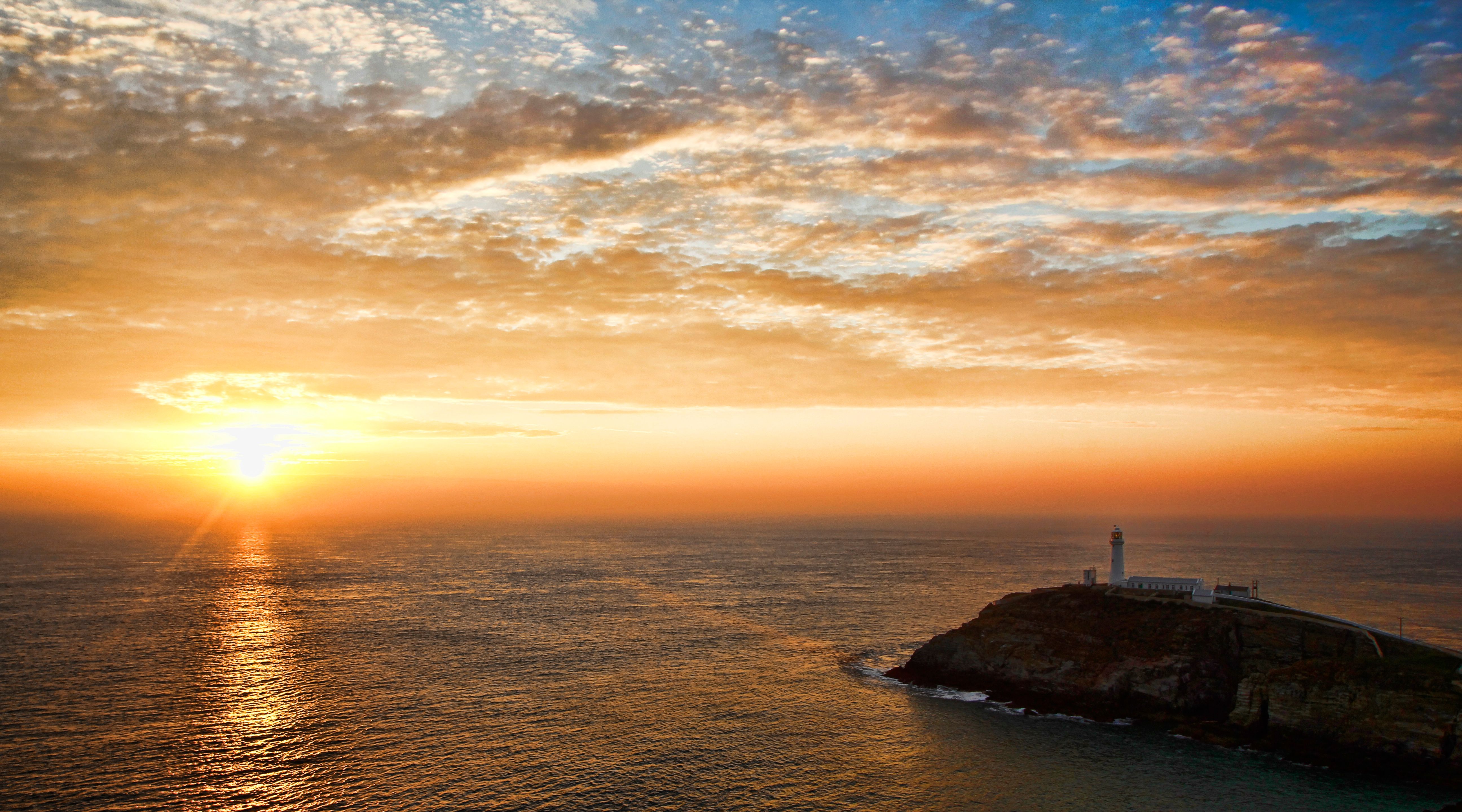 wide lighthouse sunset.jpg