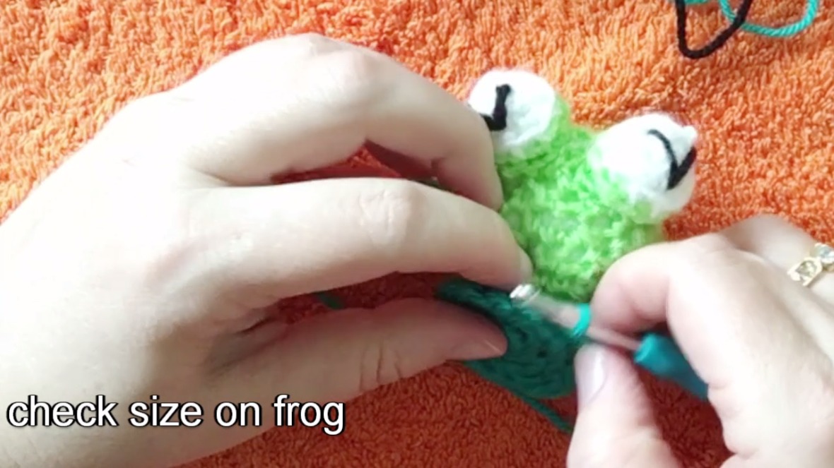 crochet frog tutorial belly.jpg