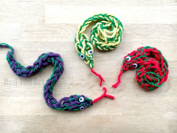 How-to-finger-knit-a-snake.jpg