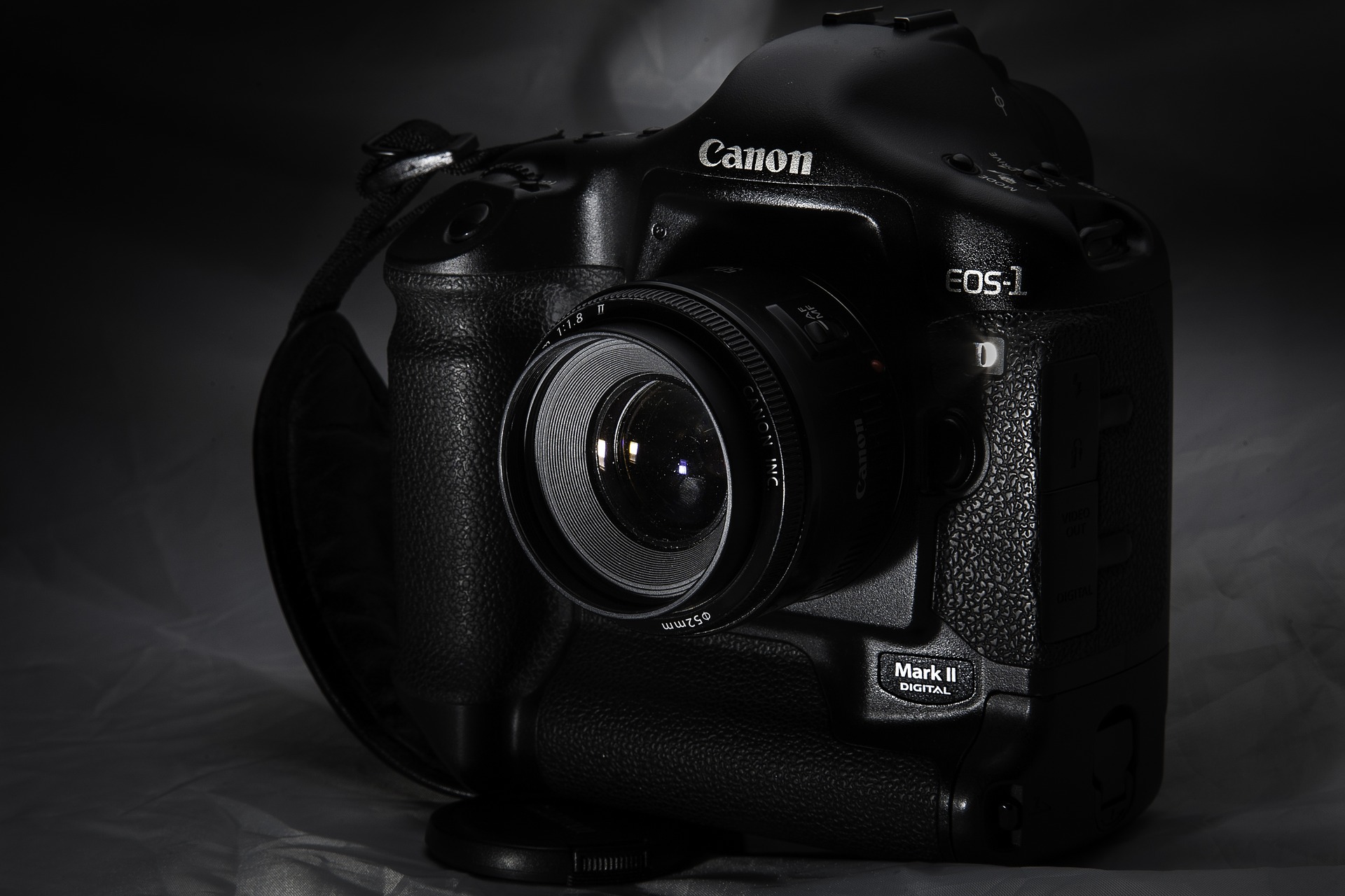 canon-1275642_1920.jpg