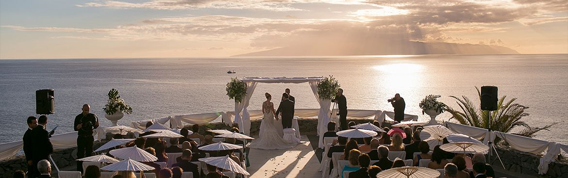 tomecano7-fotografo-bodas-en-la-playa-decoraciones-jesus-rodrigues-reportaje-de-boda-tenerife-canarias-fotografia-casual-divertida-canarias-ritz-carlton-abama-1.jpg