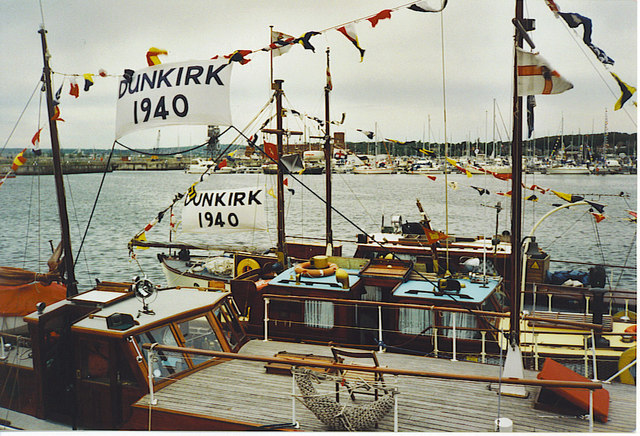 -The_Little_Ships-,_Chatham_Navy_Days_2002._-_geograph.org.uk_-_170883.jpg