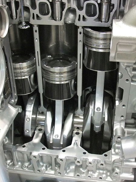 Internal_combustion_engine_pistons_of_partial_cross-sectional_view.jpg