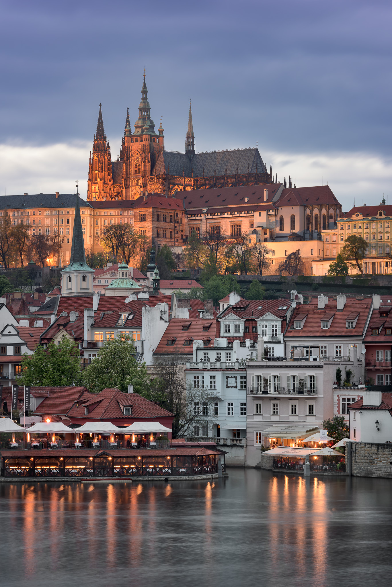 Prague-Castle-and-Saint-Vitus-Cathedral-in-the-Evening-Prague-Czech-Republic.jpg