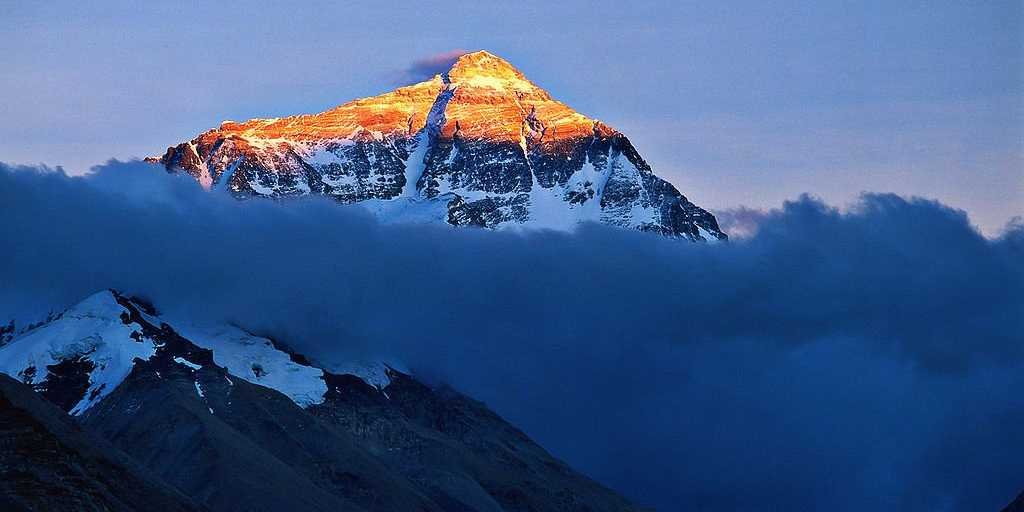 mount everest world higest mountain in Neplal.jpg
