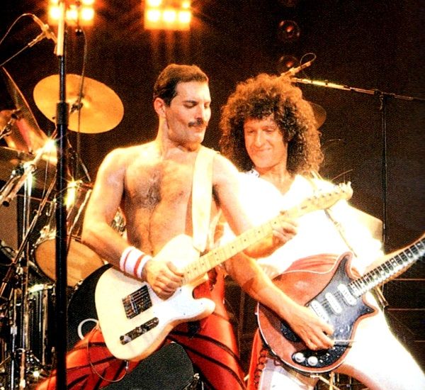 freddie-and-brian-crazy-little-thing-called-love-live-in-japan-1985.jpg