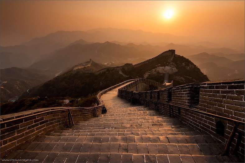 Awesome-Photo-of-The-Grain-Wall-of-China-at-Sunrise.jpg