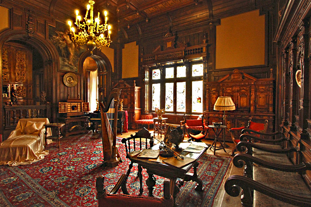 Romania-Sinaia-Peles-Castle-music-room.jpg