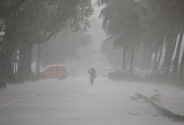 Typhoon-rains-10[1].jpg