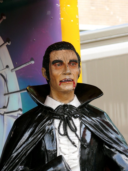 Statue Dracula Funfair.jpg