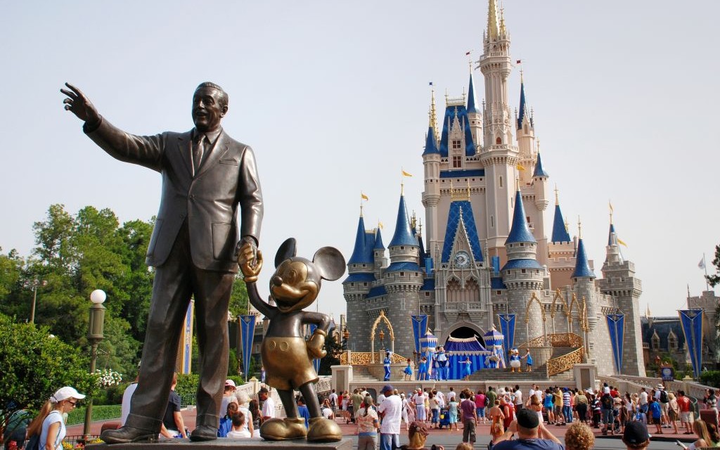 Walt-Disney-Worlds-Magic-Kingdom-in-Orlando-Florida-©-Libo-Tang-Dreamstime-33028497-e1427834437495.jpg