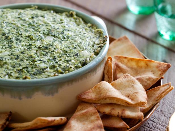 CCHAP302_Warm-Spinach-Artichoke-Dip-Recipe-2_s3x4.jpg.rend.hgtvcom.616.462.jpeg