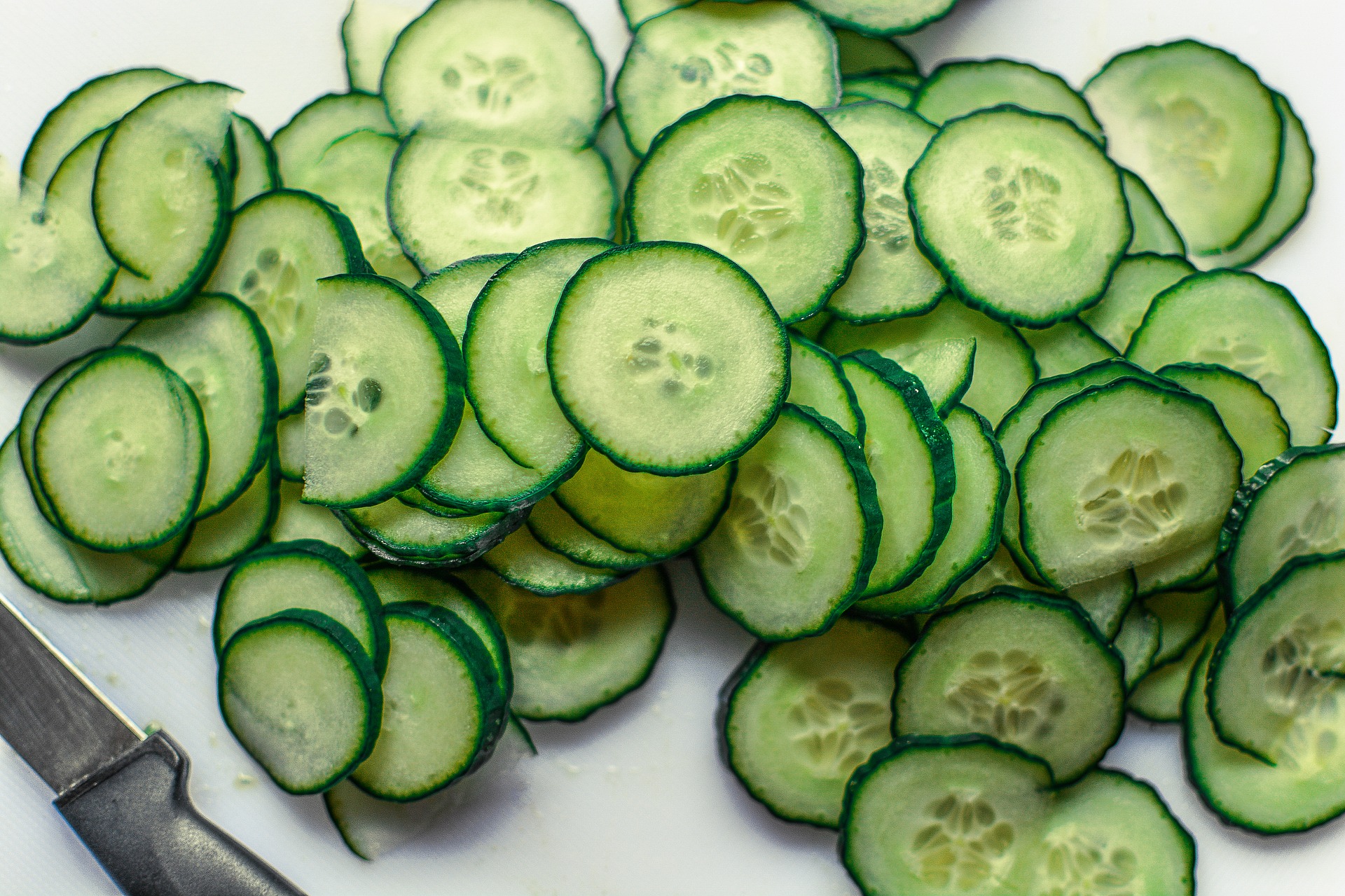 cucumber-2424558_1920.jpg