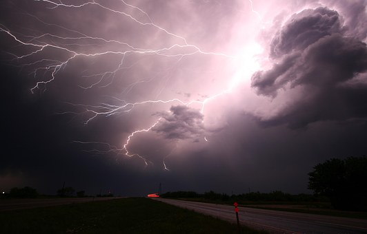 lightning-1056419__340.jpg