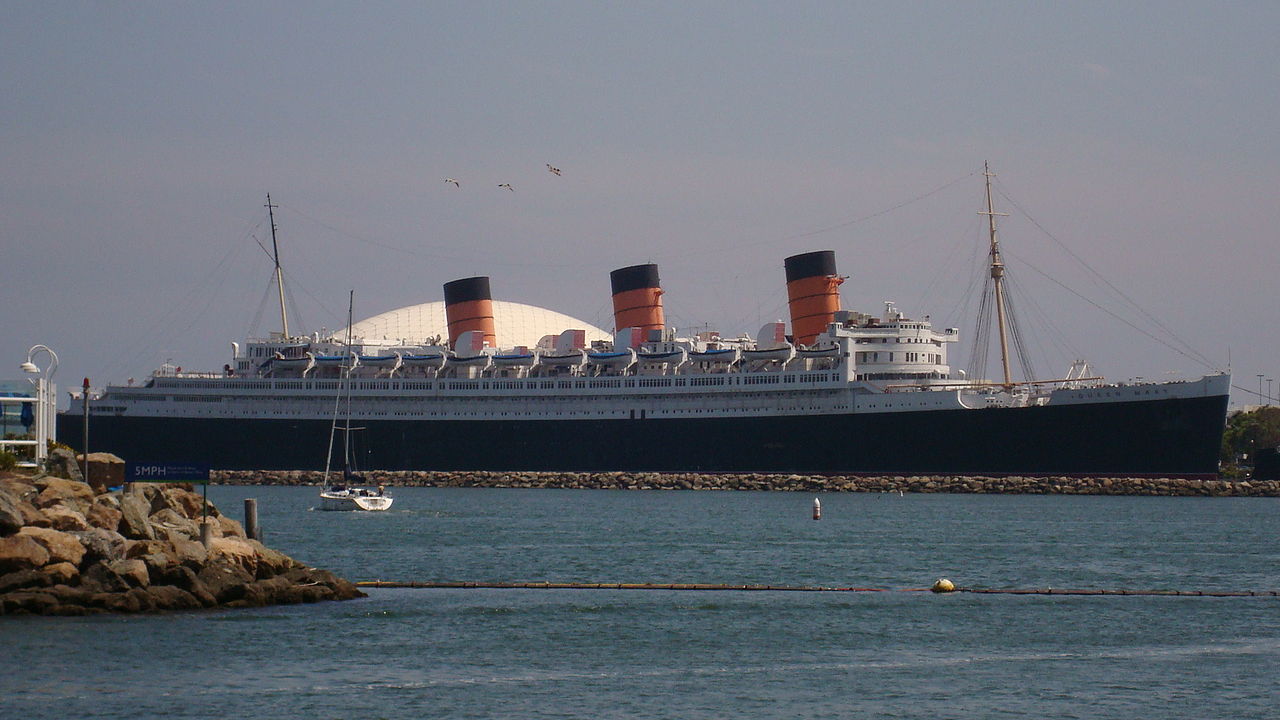 1280px-Queen_Mary_-_May_2007.JPG