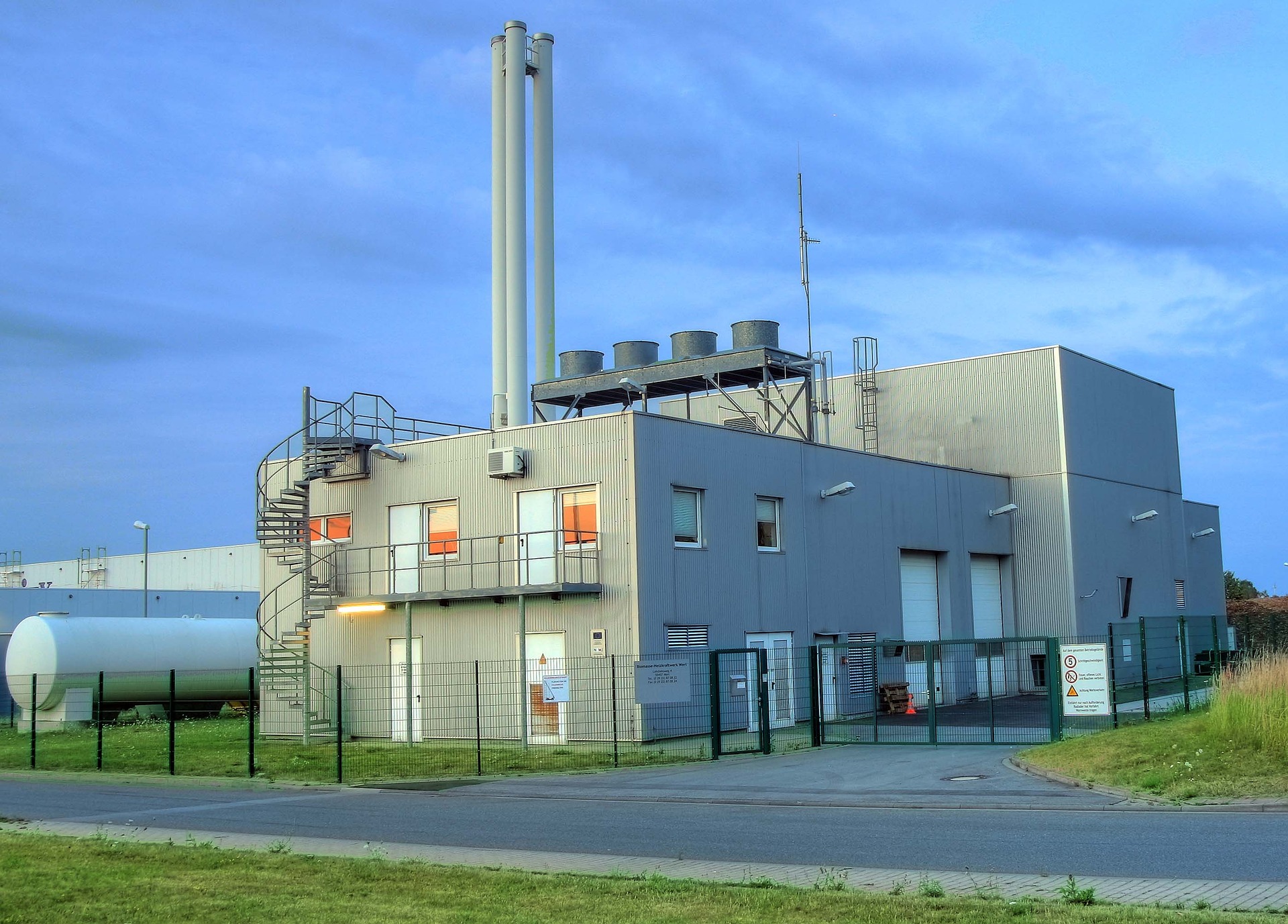 biomass-heating-power-plant-910240_1920.jpg