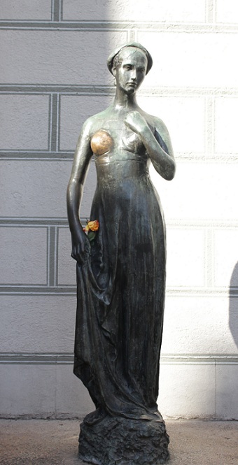 Statue of Juliet.jpg