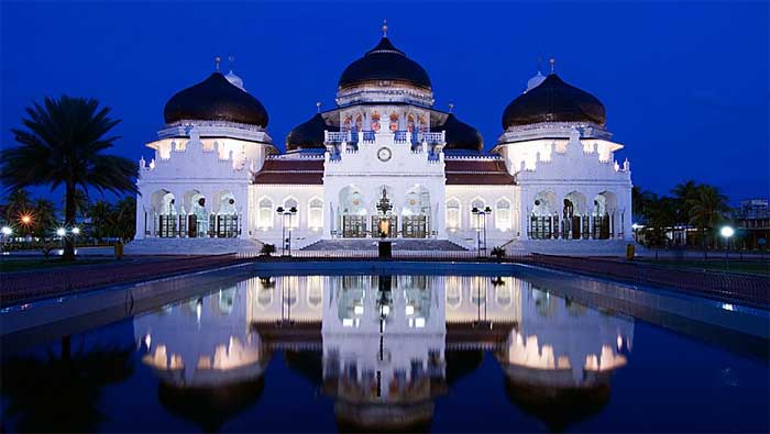 halaman_depan_masjid_baiturrahman.jpg