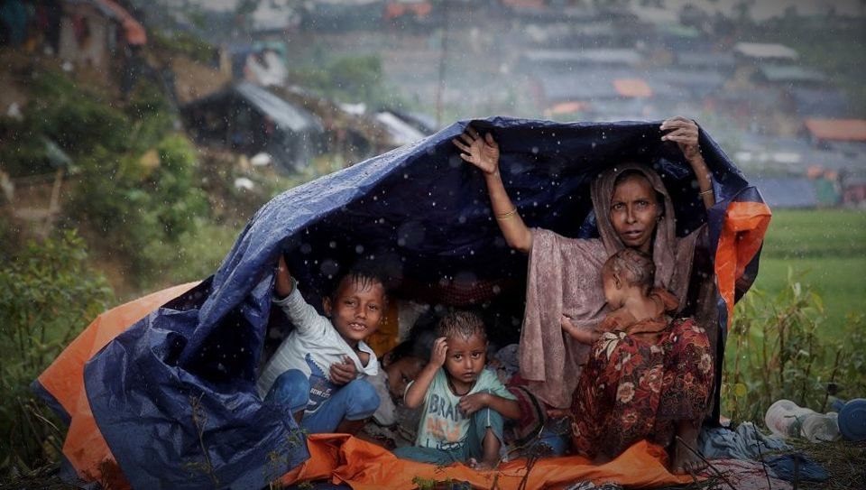 rohingya-refugees-shelter-from-bazar-rain-camp_cc19fe0c-9c57-11e7-9c3b-8e901839ece0.jpg