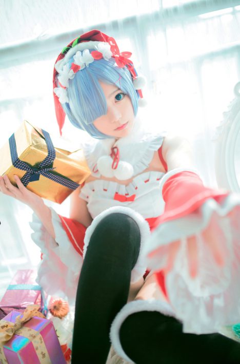 OffSeason-Rem-Ram-Christmas-Cosplay-5-468x709.jpg