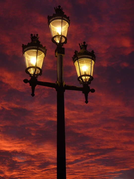 street-lamp-392095_960_720.jpg