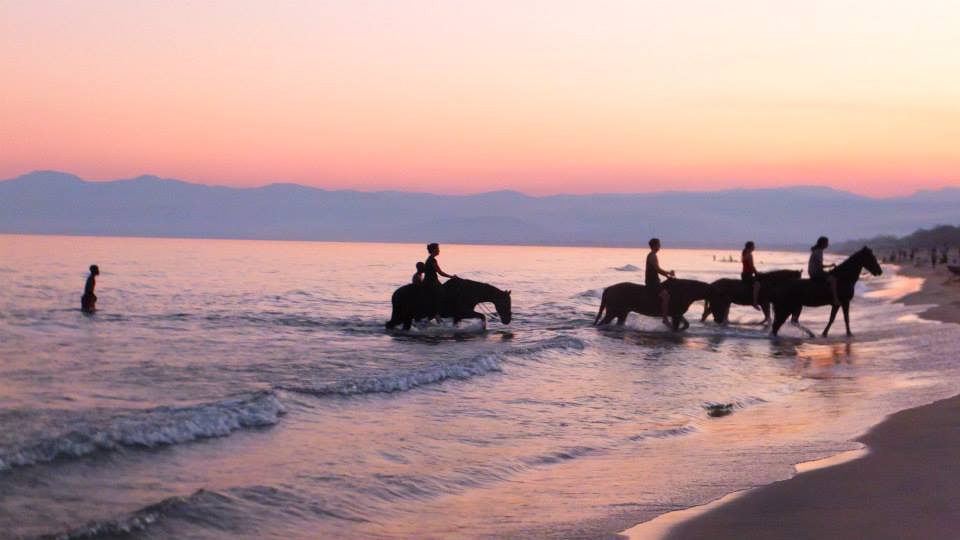 horse-riding-kande-beach.jpg