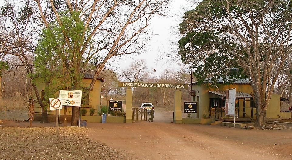 Gorongosa_Park_Gate.JPG