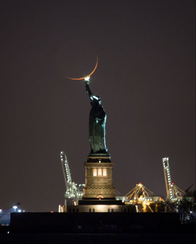 07 - crescent moon statue of liberty.JPG