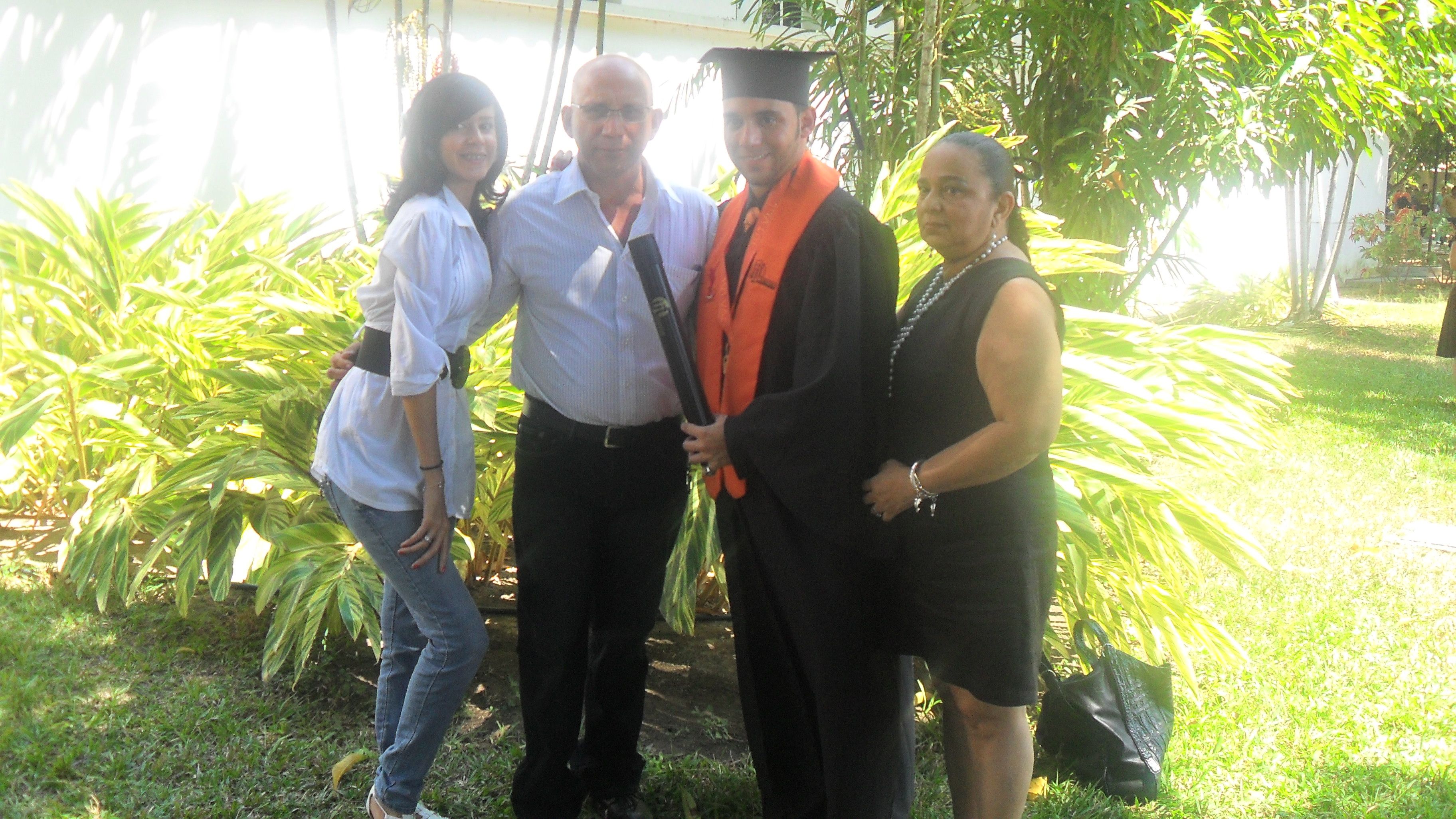 Recuerdos Con La Familia En Mi Graduacion Steemit
