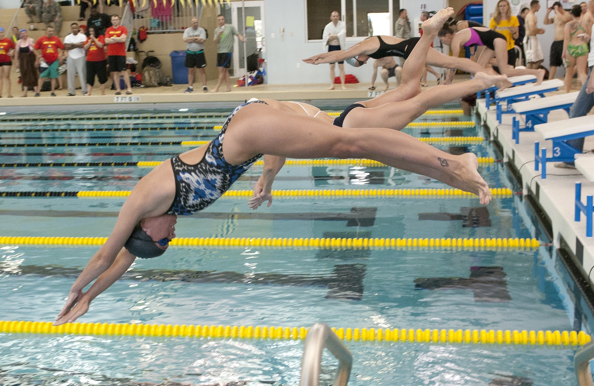 swimming-822036_1920.jpg