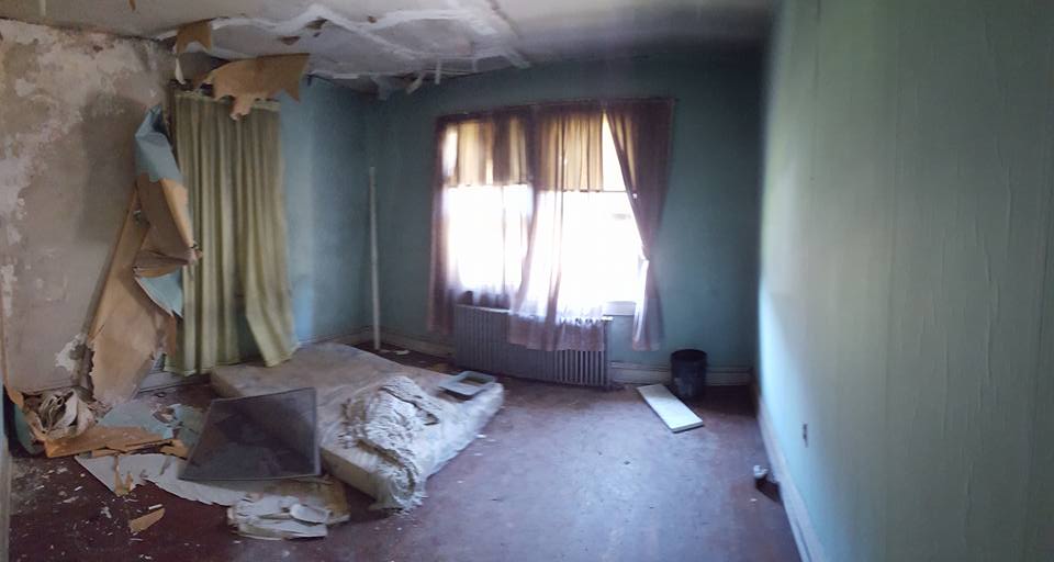 bedroom back.jpg