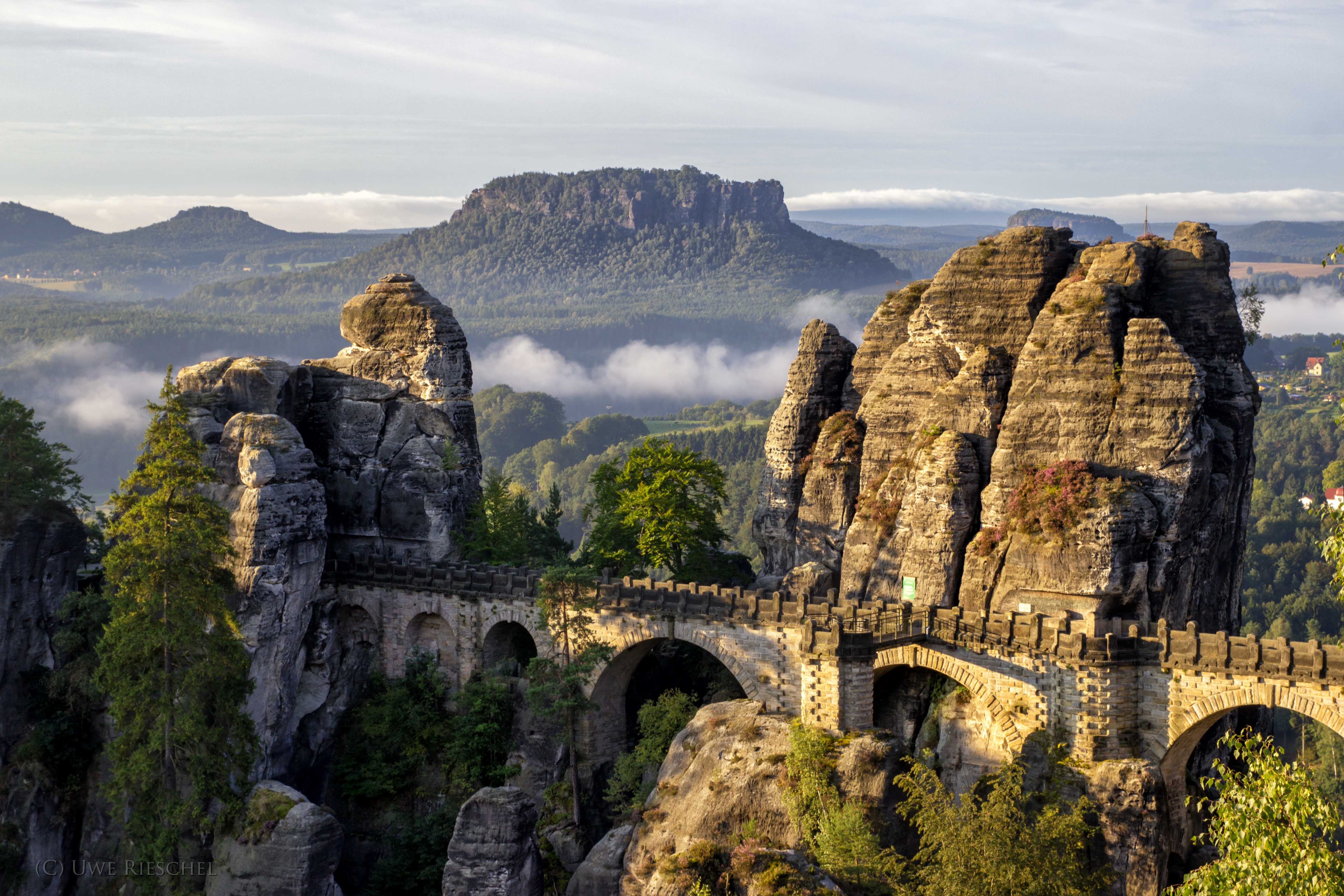 Bastei_in_der_sächsischen_Schweiz.jpg