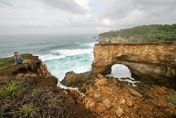 pantaikarangbolong.jpg