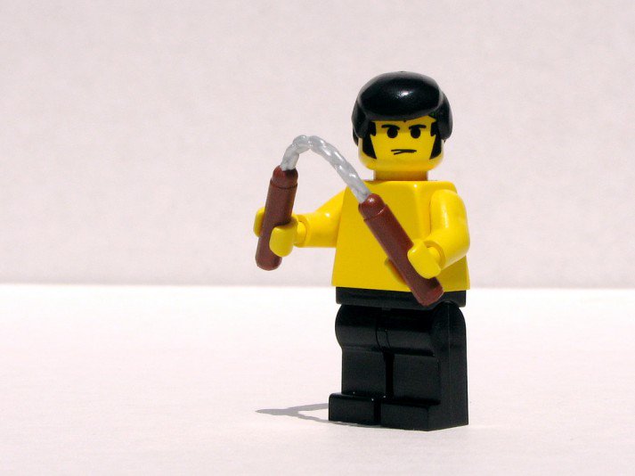 Lego-Bruce-Lee-713x534.jpg
