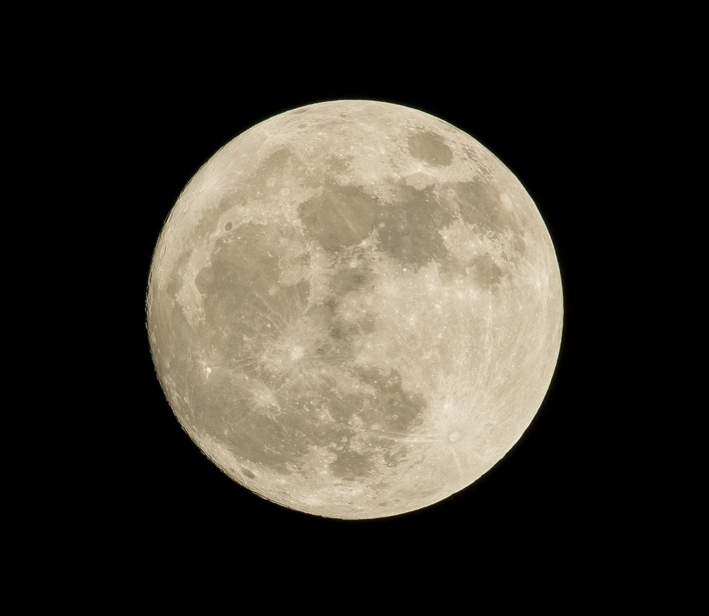 atmosphere-moon-full-moon-circle-astronomy-luna-1364242-pxhere.com.jpg