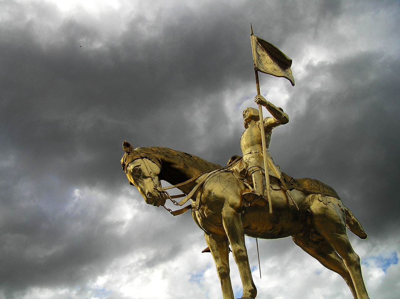 joan-of-arc-golden-sculpture-golden-statue-64022.jpeg