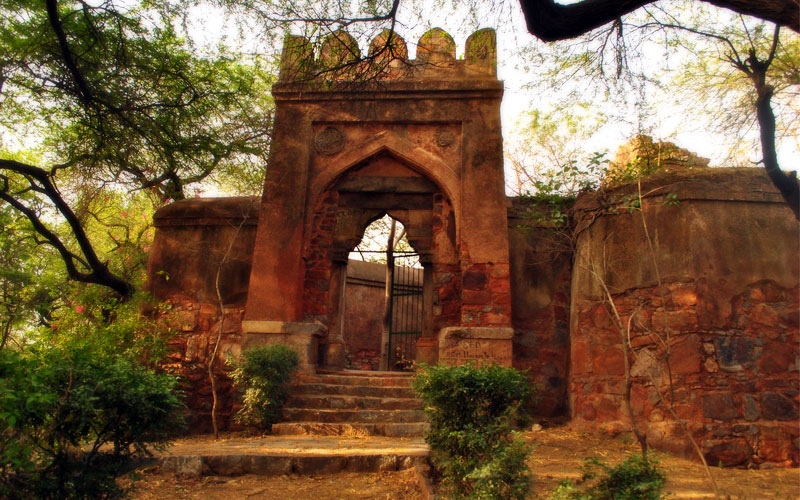 Haunted-Place-in-Delhi-Buli-Bhatiyari-Ka-Mahal.jpg