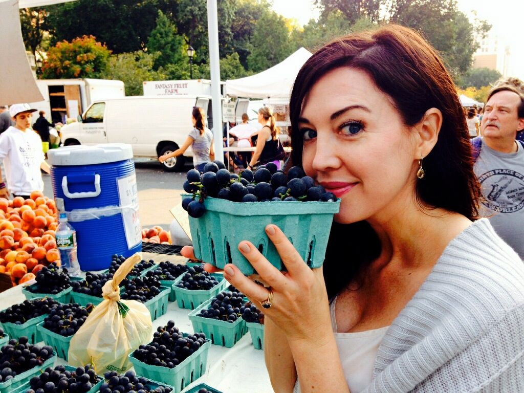 NYC_greenmarket_elisemcmullen-ciotti_concord_grapes_galavant_girl.JPG