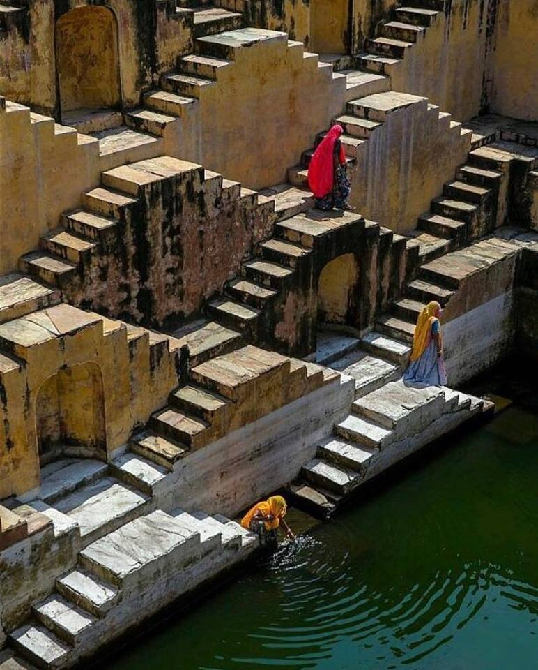 panna meena kund.jpg