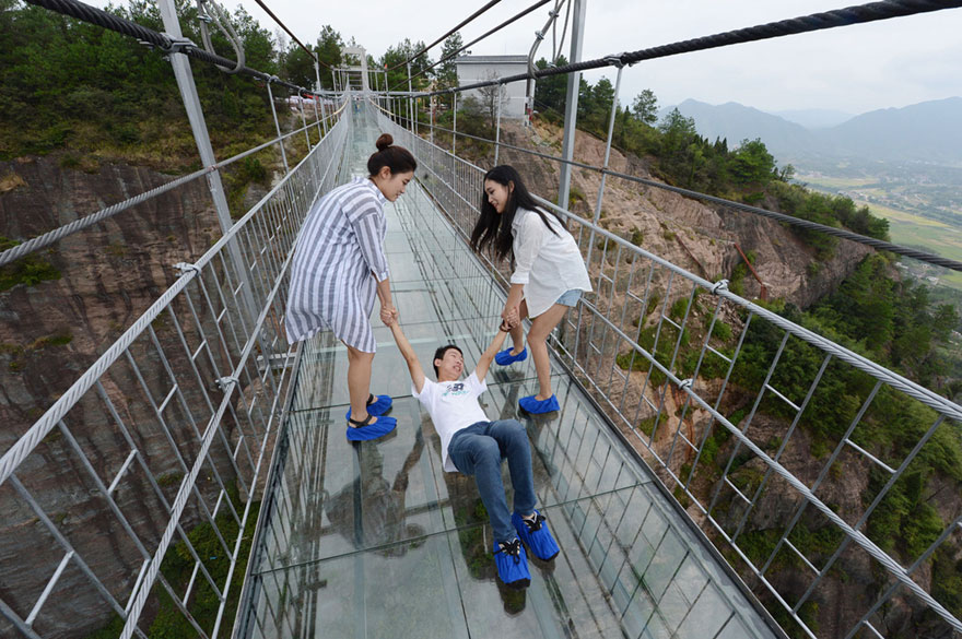 worlds-longest-glass-bridge-shiniuzhai-geopark-china-5.jpg