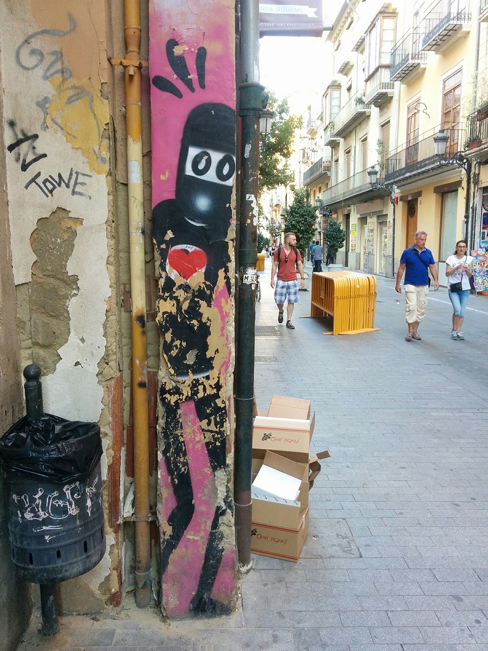 graffiti-valencia-spain-ninja-extraterrestre-love-amor-steemit-trenz (45).jpg