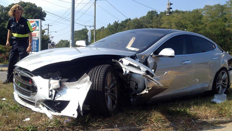 model-s-accident-photos-07.jpg.0x545_q70_crop-scale.jpg